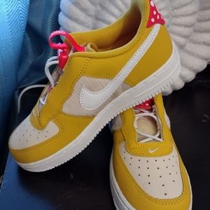 Nike Air Force 1 Toggle SE (PS) Yellow Jaune Summit Size 2.5Y